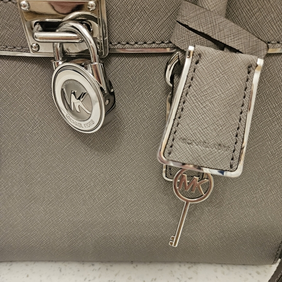 MICHAEL KORS MEDIUM HAMILTON! EUC
$658. Original price - Picture 8 of 12